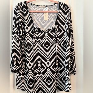 Halo Black and White Graphic 3/4 Sleeve Blouse new with tags size large